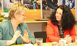 Ministerin Löhrmann im Gespräch mit Prof. Dr. Renate Zimmer